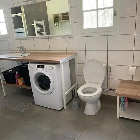 Maison Dans Hameau Calme Et Proche Tous Commerces *